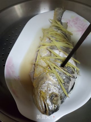 榨菜蒸黄花鱼的做法步骤：6