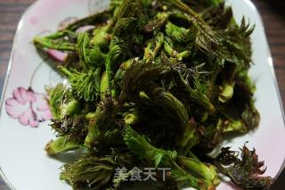 刺嫩芽炒培根肉的做法步骤：1