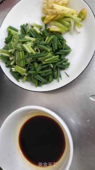 葱爆虾的做法步骤：2