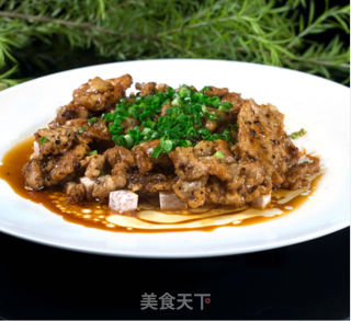 豉汁芋头蒸三层肉的做法步骤：3