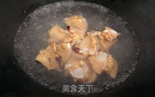 两青混炒 ~青椒炒青口肉的做法步骤：3