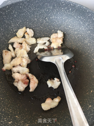 水萝卜拌油渣的做法步骤：3
