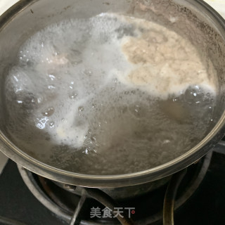 白萝卜骨头汤的做法步骤：3