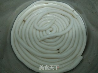 西红柿洋葱牛肉浇面的做法步骤：1