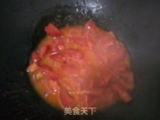 西红柿洋葱牛肉浇面的做法步骤：2
