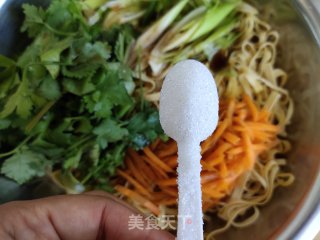 麻油拌干豆腐丝的做法步骤：7