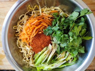 麻油拌干豆腐丝的做法步骤：10