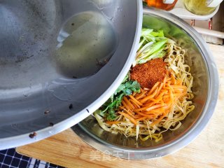 麻油拌干豆腐丝的做法步骤：12