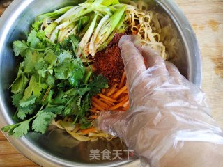 麻油拌干豆腐丝的做法步骤：13