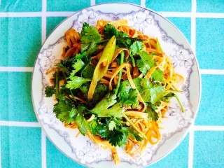 麻油拌干豆腐丝的做法步骤：15