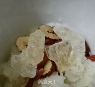 红枣枸杞银耳羹的做法步骤：3