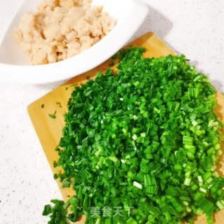 鸡肉韭菜饺子的做法步骤：2