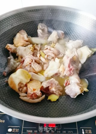 板栗烧鸡的做法步骤：6