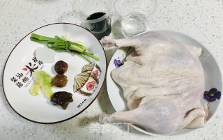 电饭锅焖鸭的做法步骤：1