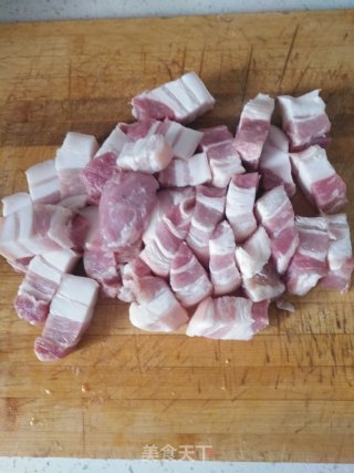 两者相配：秘制鸡蛋红烧肉的做法步骤：2