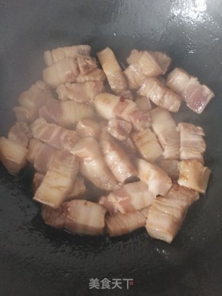两者相配：秘制鸡蛋红烧肉的做法步骤：5