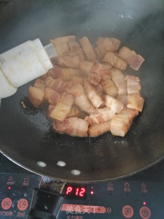 两者相配：秘制鸡蛋红烧肉的做法步骤：6