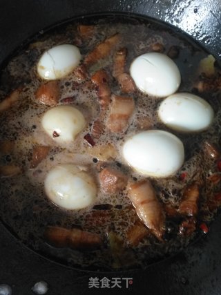 两者相配：秘制鸡蛋红烧肉的做法步骤：8