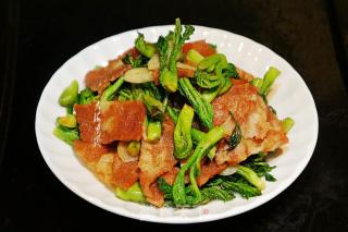 刺老芽炒培根肉的做法步骤：7