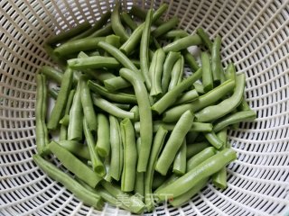 腊味炒四季豆的做法步骤：2