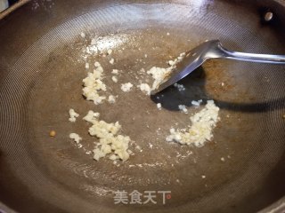 腐乳蒜蓉炒蕃薯叶的做法步骤：6
