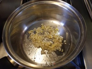 西芹胡萝卜拌鸡蛋干的做法步骤：10