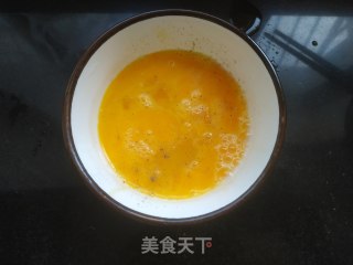 豌豆粒炒鸡蛋的做法步骤：2