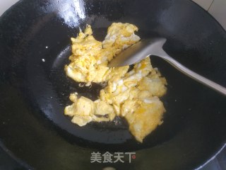 豌豆粒炒鸡蛋的做法步骤：4