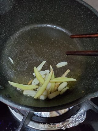 黑椒牛柳炒蒜薹的做法步骤：8