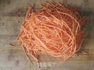 凉拌胡萝卜丝的做法步骤：1
