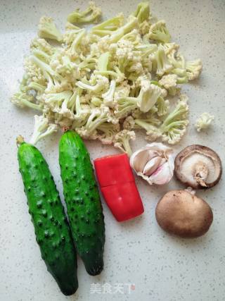 菜花拌黄瓜的做法步骤：2