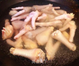 明虾鸡爪煲#食物边角料做大餐#的做法步骤：4