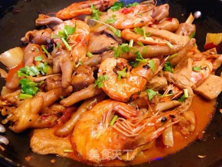 明虾鸡爪煲#食物边角料做大餐#的做法步骤：10