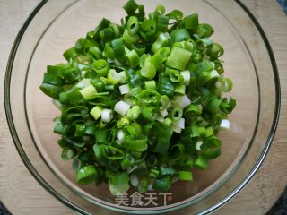 银鱼干葱油拌面的做法步骤：3