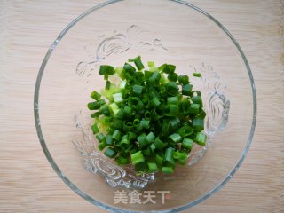 银鱼干葱油拌面的做法步骤：4