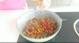 大块辣子鸡的做法步骤：4