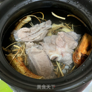 五指毛桃骨头汤的做法步骤：5
