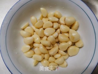 大蒜猪肉水饺的做法步骤：1