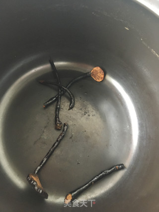 灵芝虫草鸽子汤的做法步骤：3