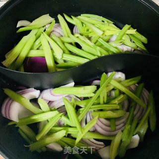 酱汁焖锅-喷香浓郁的做法步骤：5