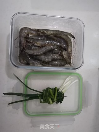 白灼河虾的做法步骤：1