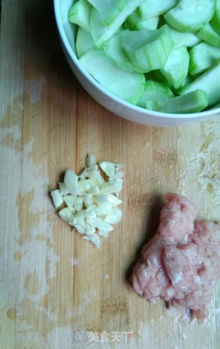 肉末丝瓜汤的做法步骤：1