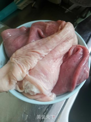 芹菜炒猪肚的做法步骤：1