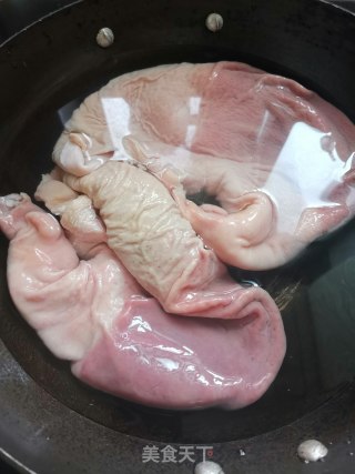 芹菜炒猪肚的做法步骤：2