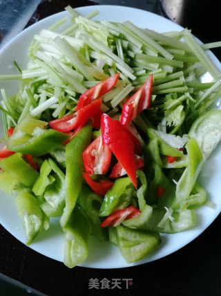 芹菜炒猪肚的做法步骤：6
