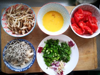 蟹味菇蛋花汤的做法步骤：3