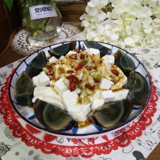 浇汁皮蛋嫩豆腐的做法步骤：8