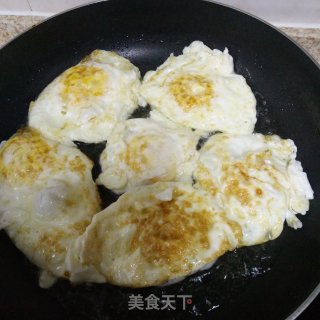 糖醋荷包蛋的做法步骤：1