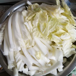 回锅肉炖白菜的做法步骤：1