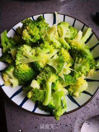 蒜蓉西兰花的做法步骤：4
